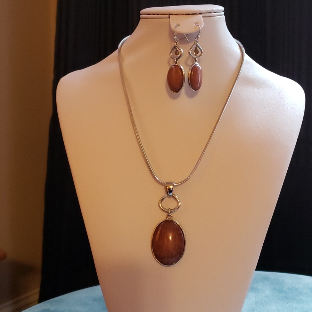 Necklace pendant and earrings, chain not included